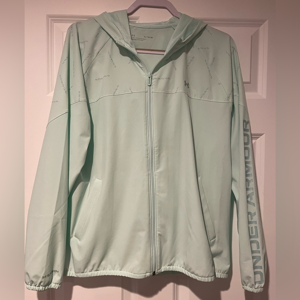Women’s Under Armour Windbreaker jacket